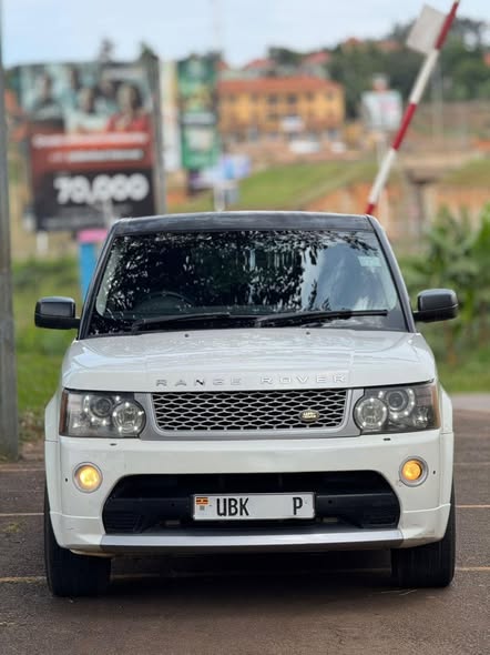 A picture of Range Rover sport model 2010 0700327795