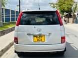 A picture of Toyota Isis 6 5m