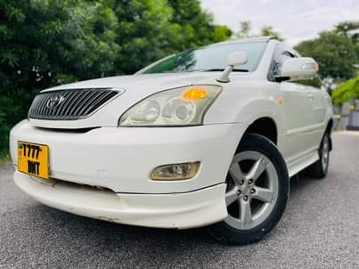A picture of TOYOTA HARRIER NEW MODEL GOOD NEW FOR SELL 18M OR