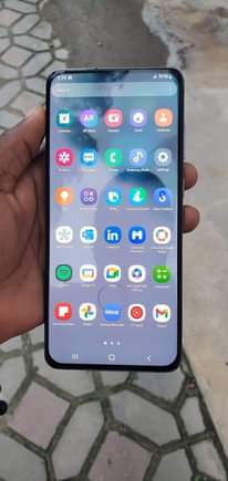 A picture of SAMSUNG S20 plus 