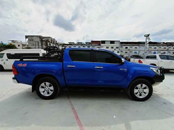 A picture of 2017 TOYOTA HILUX AUTO DIESEL AT UGX 70MILLION CONTACT 0756395524