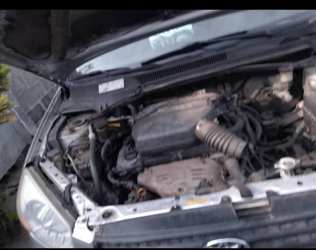 A picture of 2005 Toyota rav4