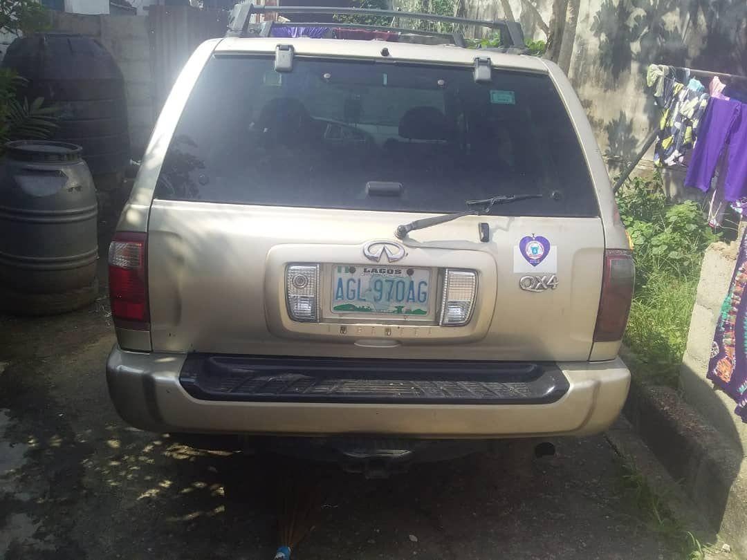 A picture of 2003 Infinix qx4