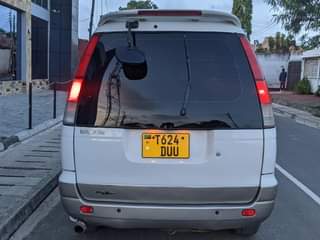 A picture of TOYOTA NOAH SR40 BEI MILLION 12 5