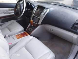 A picture of Lexus RX 330