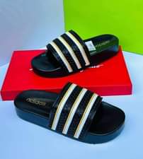 A picture of Adidas org. Tsh 24000. Size 40_45