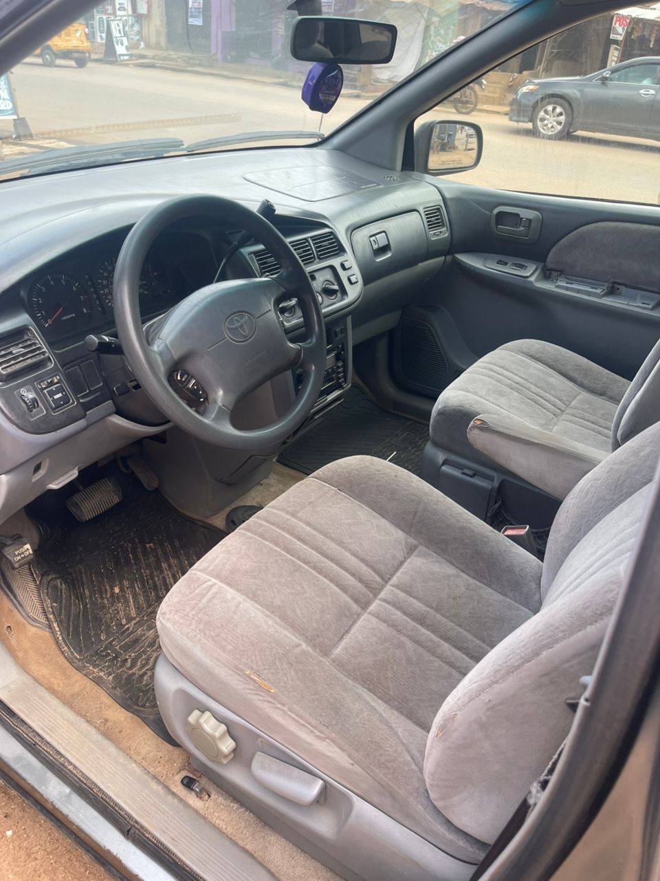 A picture of Toyota Sienna working perfectly going for just 3 2m 0816