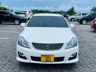 A picture of TOYOTA CROWN