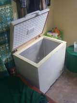 A picture of Freezer Fridge linauzwa bei sawa na bure lipo vizuri njoo