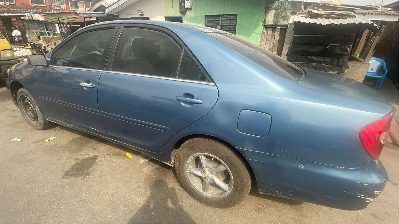 A picture of Toyota Camry 04 first body first user first registrar nothing