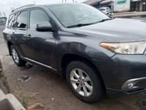A picture of 2012 Toyota Highlander Belgium Grade Neat in and out Buy