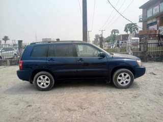 A picture of Toyota Highlander 2004
