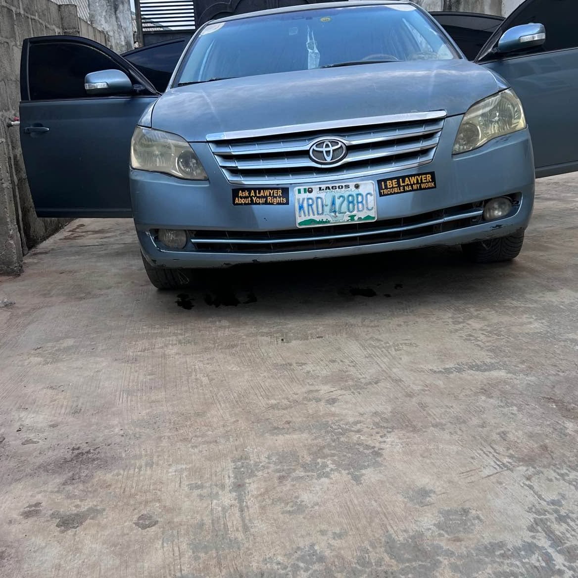 A picture of Thumbs start Toyota Avalon