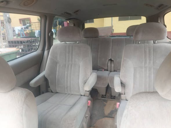A picture of Toyota Sienna 2001