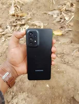 A picture of Samsung A33 5g