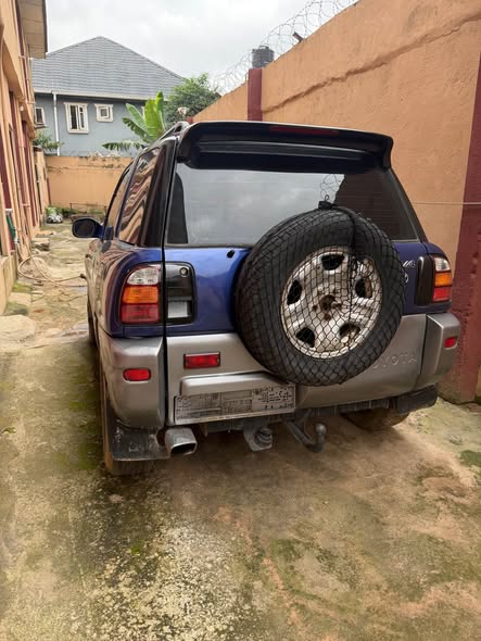 A picture of Pending Toyota Rav 4