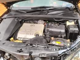 A picture of Lexus RX 330 Engine and gear perfect Body is neat