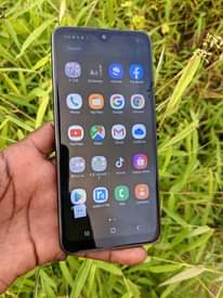 A picture of Samsung Galaxy a20 imenyooka mno gb32 ram3 net4g