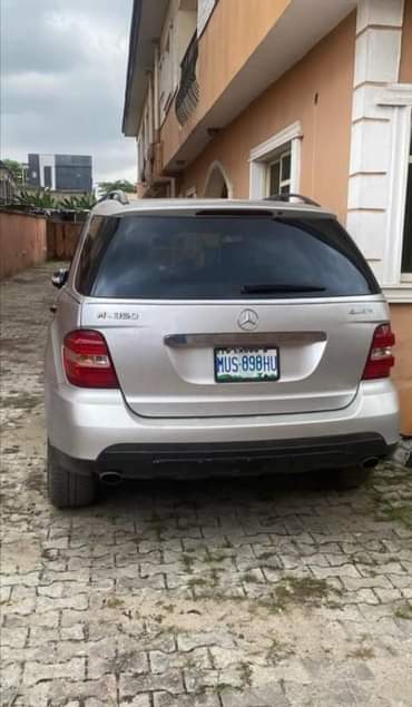 A picture of first body barely used 2007 ml 350 4Matic untouched engine