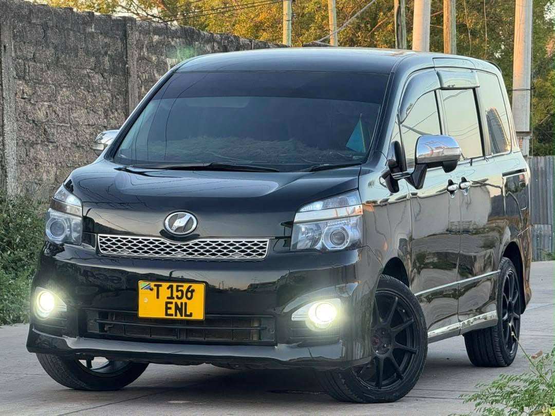 A picture of Toyota Voxy