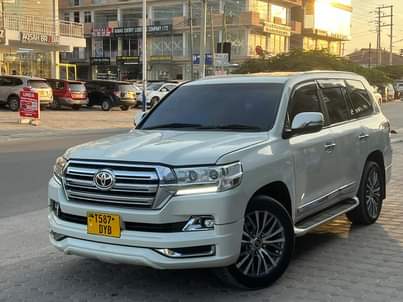 A picture of TOYOTA LANDCRUISER ZX V8 GOOD NEW FOR SELL 120M SO