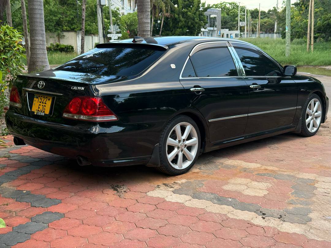 A picture of TOYOTA CROWN ATHLETE