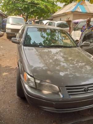 A picture of Toyota Camry 2000 model with full a c 1 8