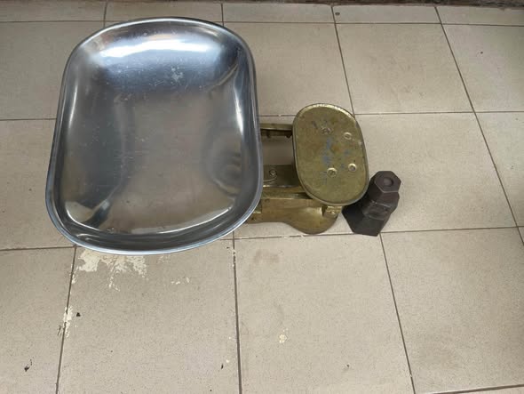 A picture of WEIGHING SCALE