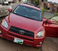 A picture of RAV4 08 model