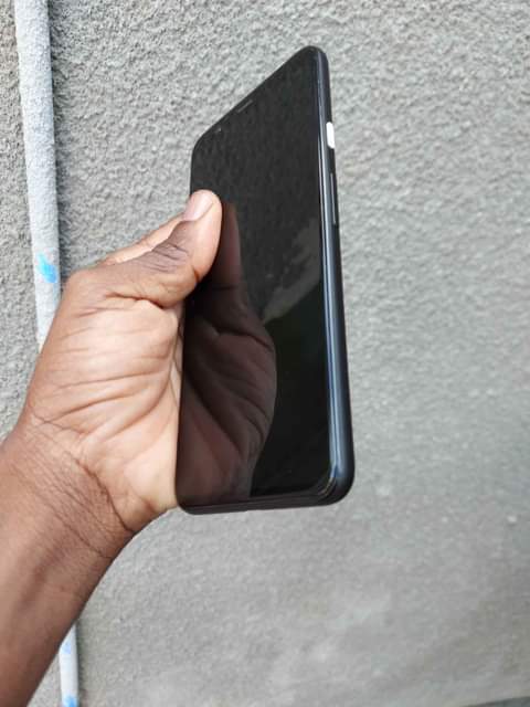 A picture of Kioo cha pixel 4xl