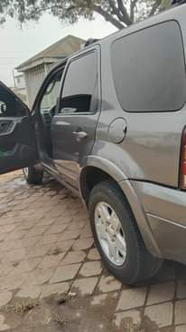 A picture of Ford Escape 05 06 XLT