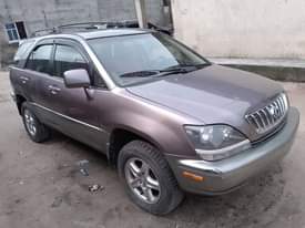 A picture of Lexus Rx 300