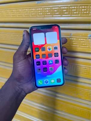 A picture of iPhone 11 PLAIN