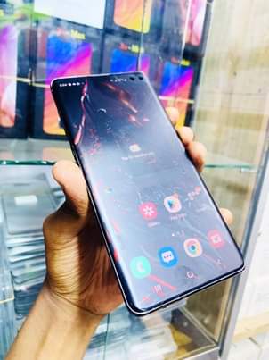 A picture of Samsung S10 Plus