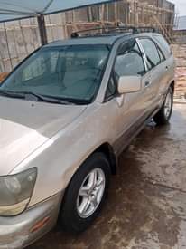A picture of Lexus Rx 300