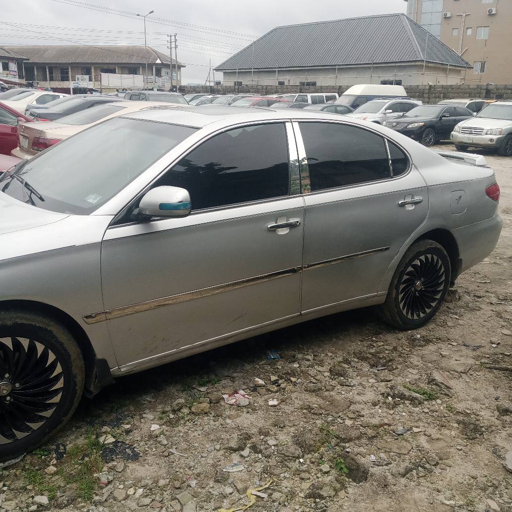 A picture of Lexus ES 330 2006 model