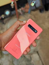 A picture of Samsung galaxy S10