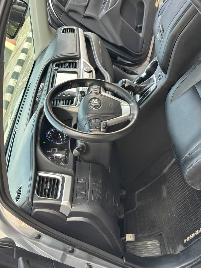 A picture of 2015 TOYOTA HIGHLANDER XLE
