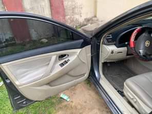 A picture of 2010 Toyota Camry everything working perfectly fresh car system buy