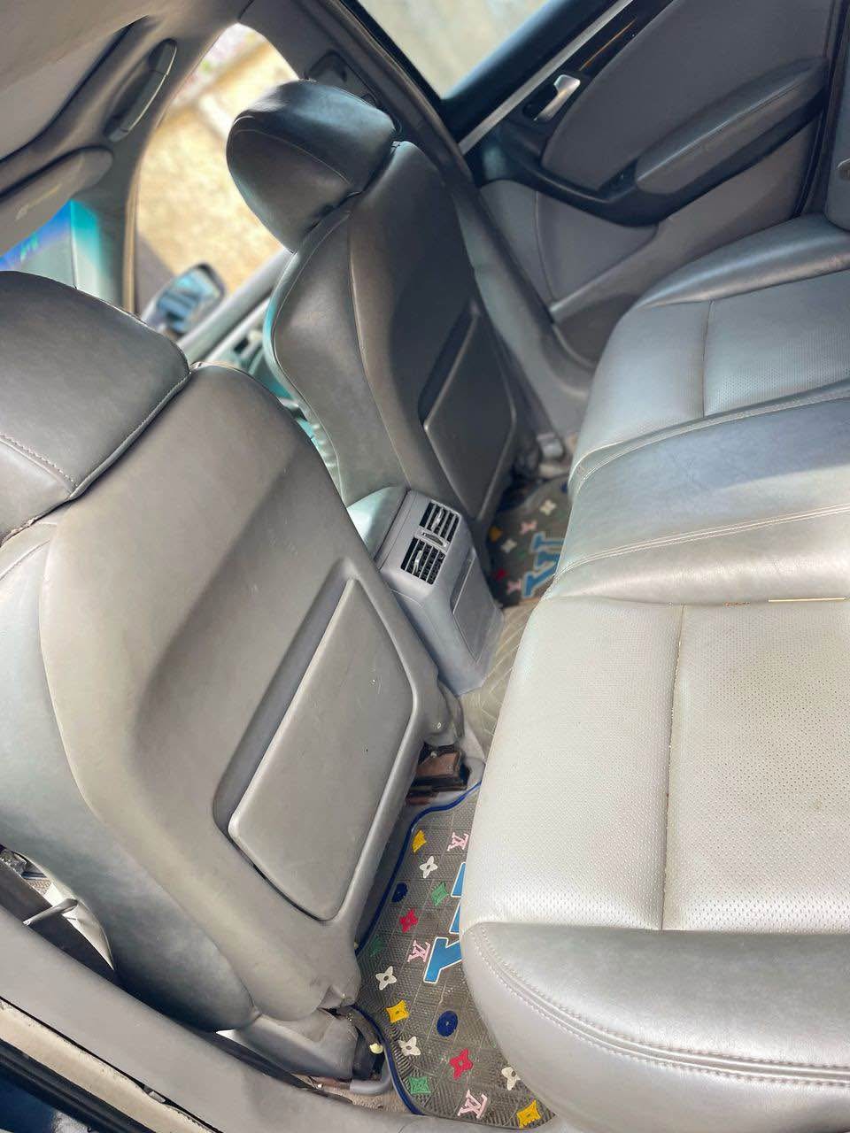 A picture of Acura tl 2004