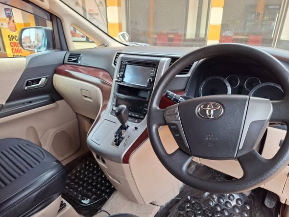 A picture of Toyota alphard