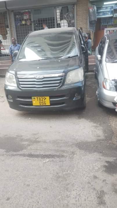 A picture of TOYOTA NOAH