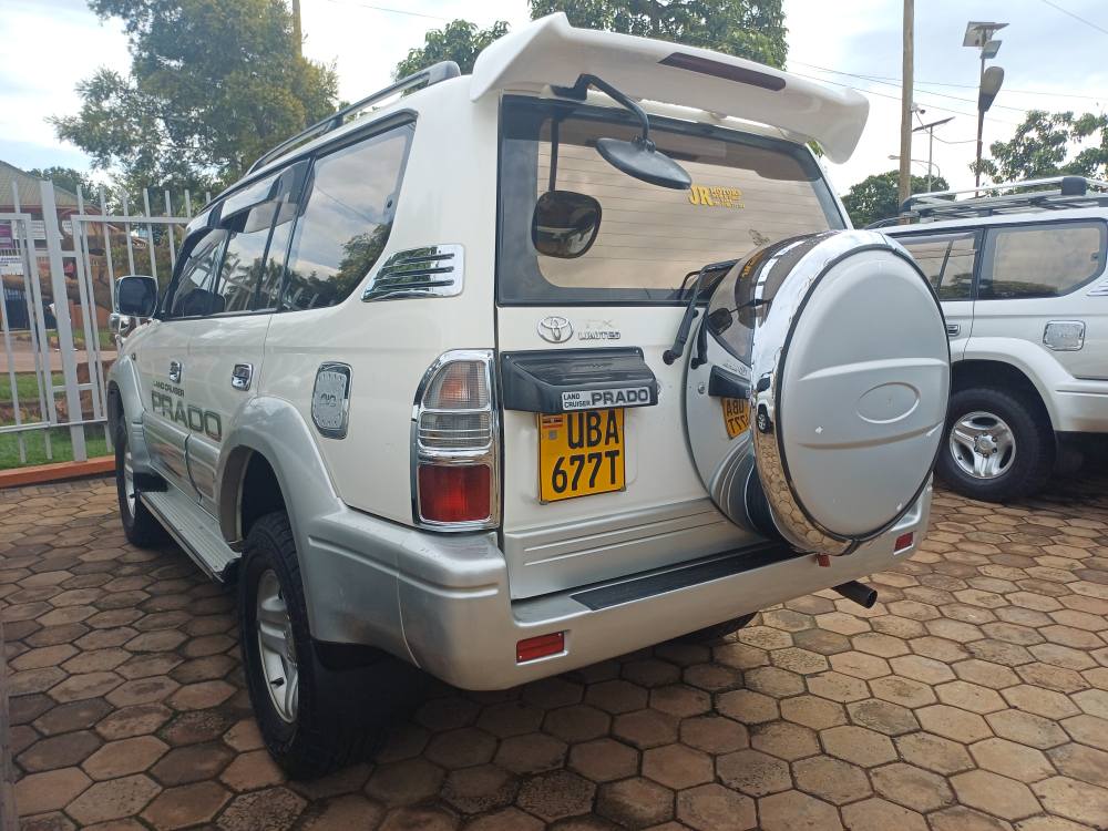 A picture of LAND CRUISER PRADO