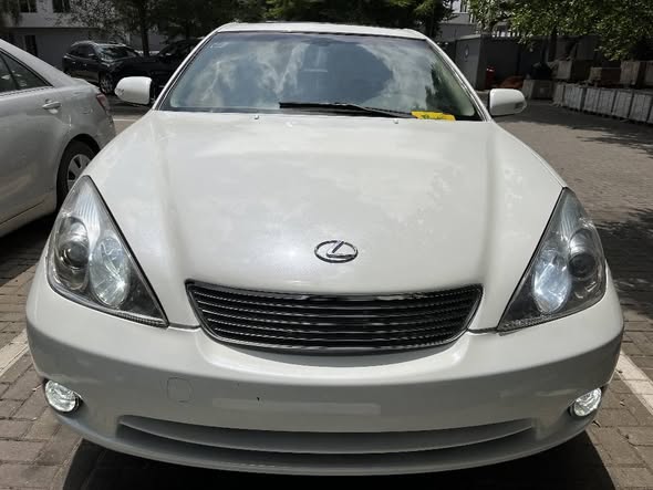 A picture of SUPER CLEAN REGISTERED BUT NOT USED LEXUS ES330