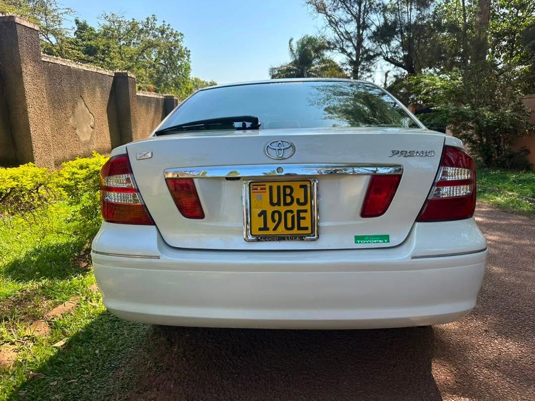 A picture of 2006 Toyota premio 2006
