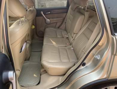 A picture of Extremely Clean And Sound Honda CR V 205 On Ground