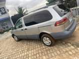 A picture of 2002 toyota Sienna
