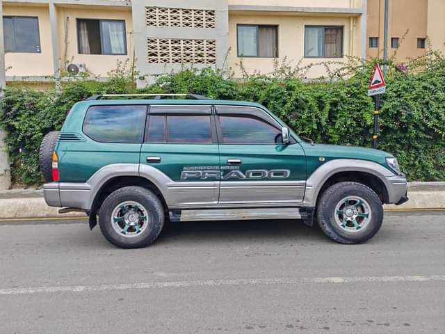 A picture of Toyota prado Tx