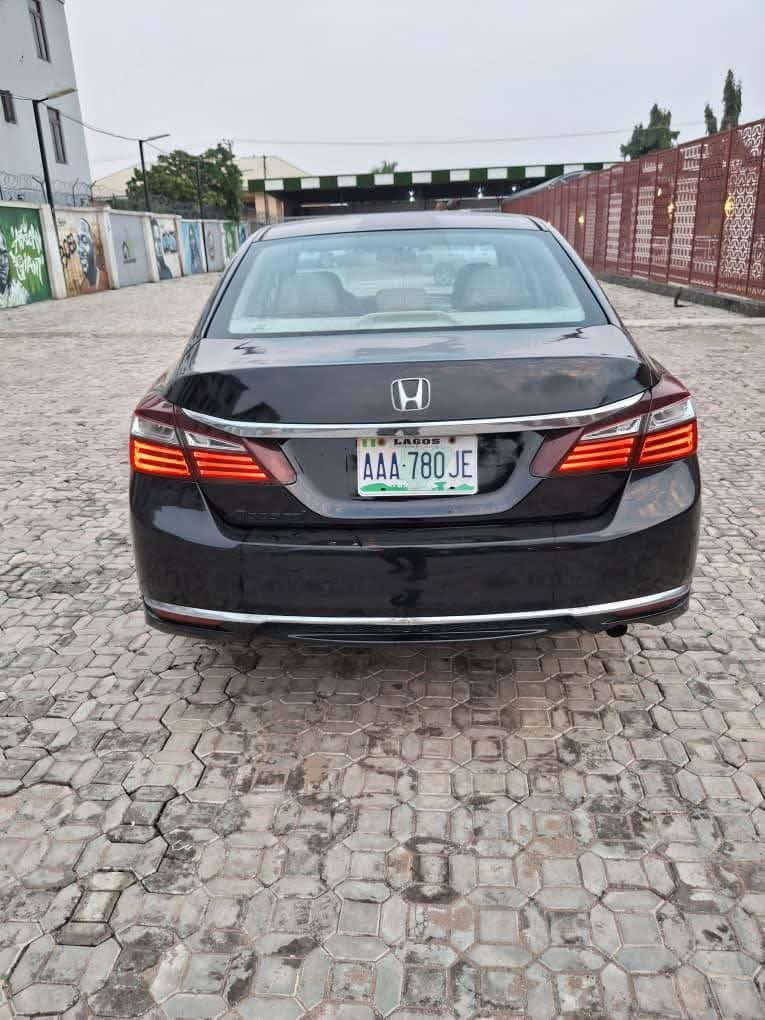 A picture of HONDA ACCORD 014