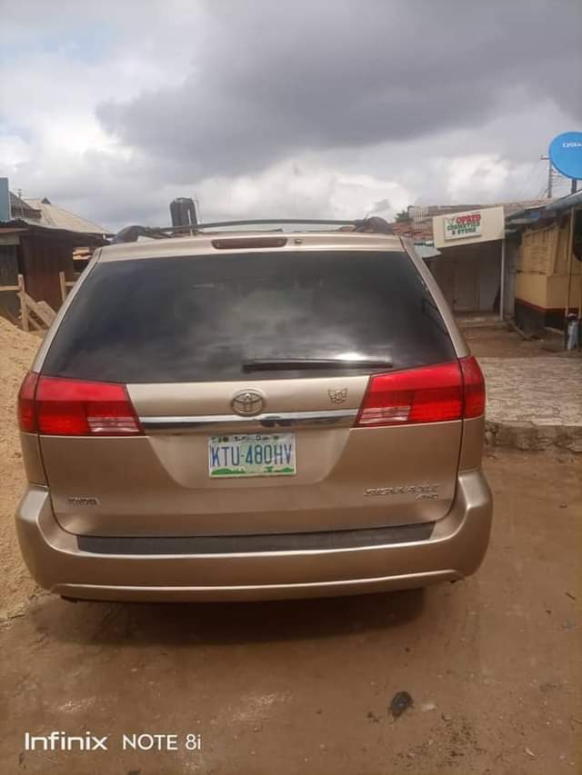 A picture of USED TOYOTA SIENNA